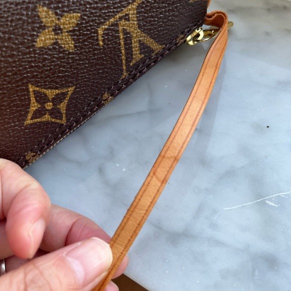 Louis Vuitton Mini Papillon - Picture 5 of 11